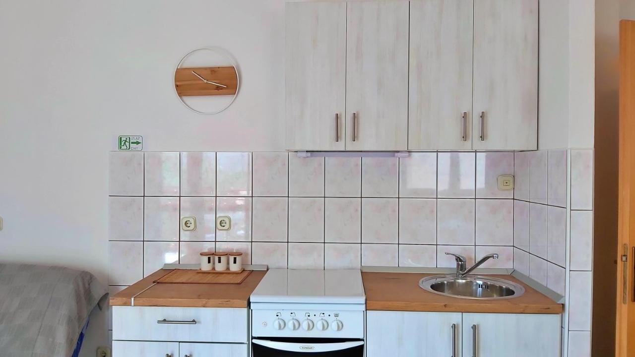 Apartments Zvone Омиш Экстерьер фото
