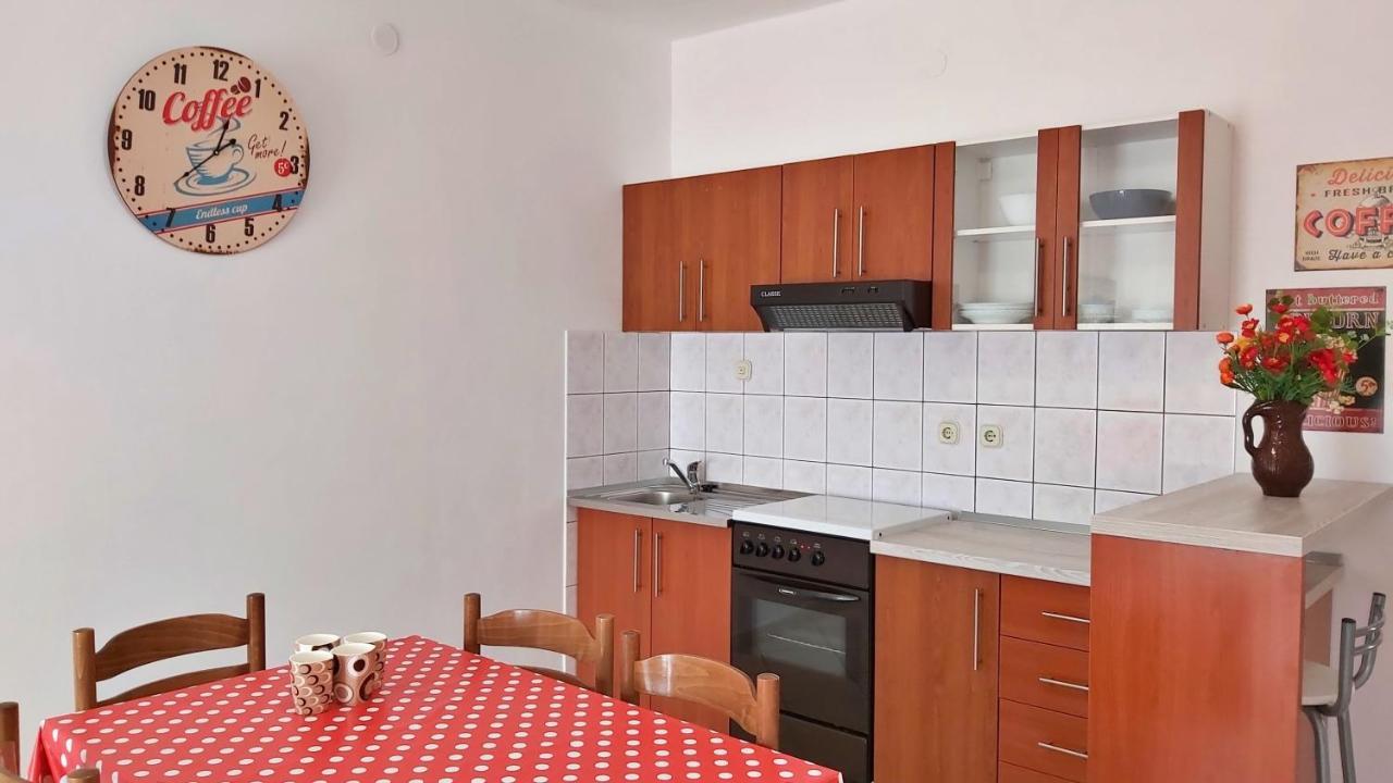Apartments Zvone Омиш Экстерьер фото
