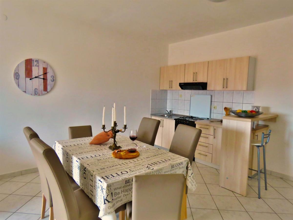 Apartments Zvone Омиш Экстерьер фото